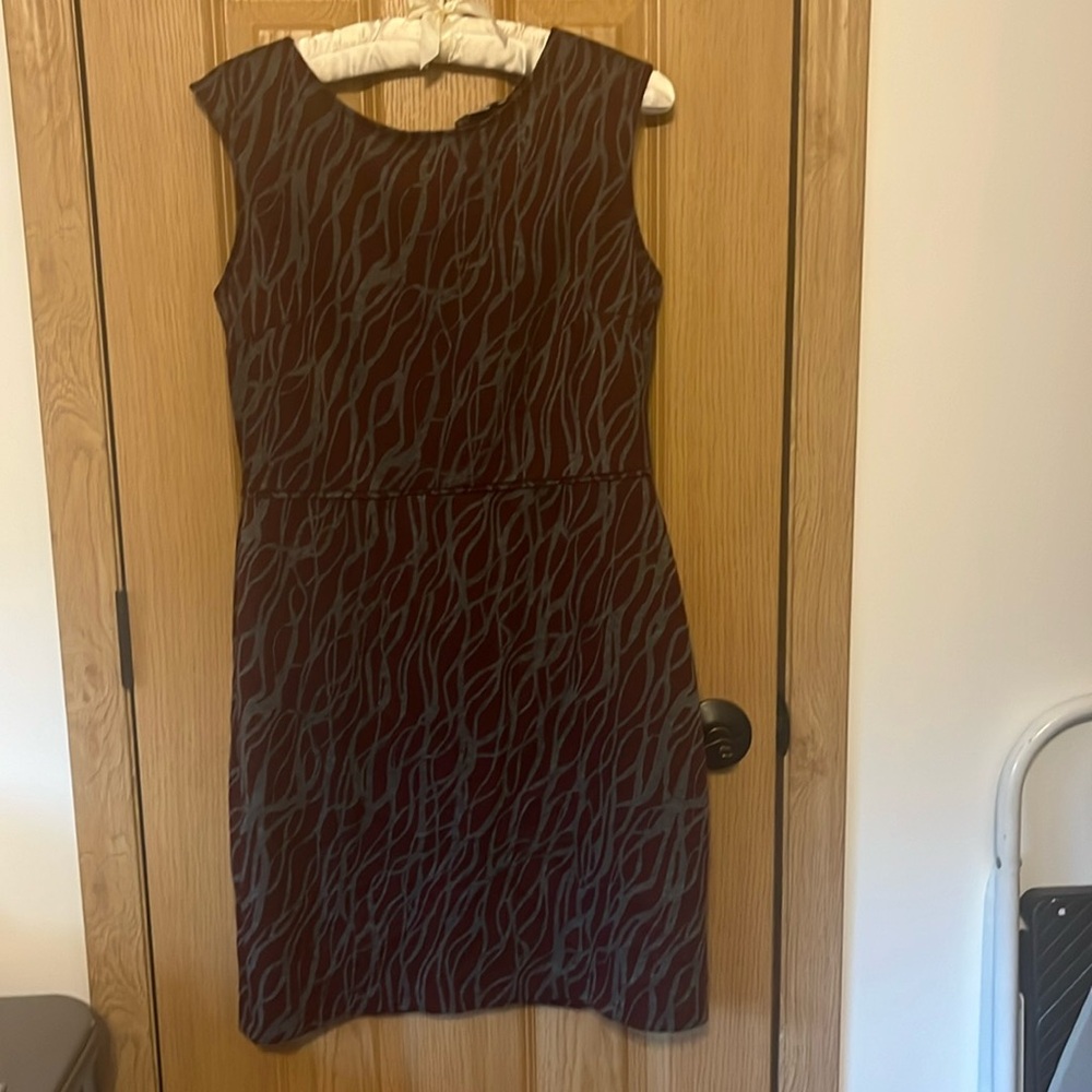 And Taylor loft size 6, maroon and gray prints dress